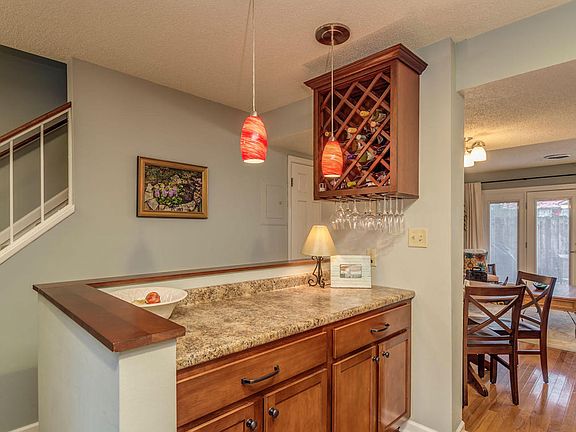 4th image of 6525 Deane Hill Dr APT 21