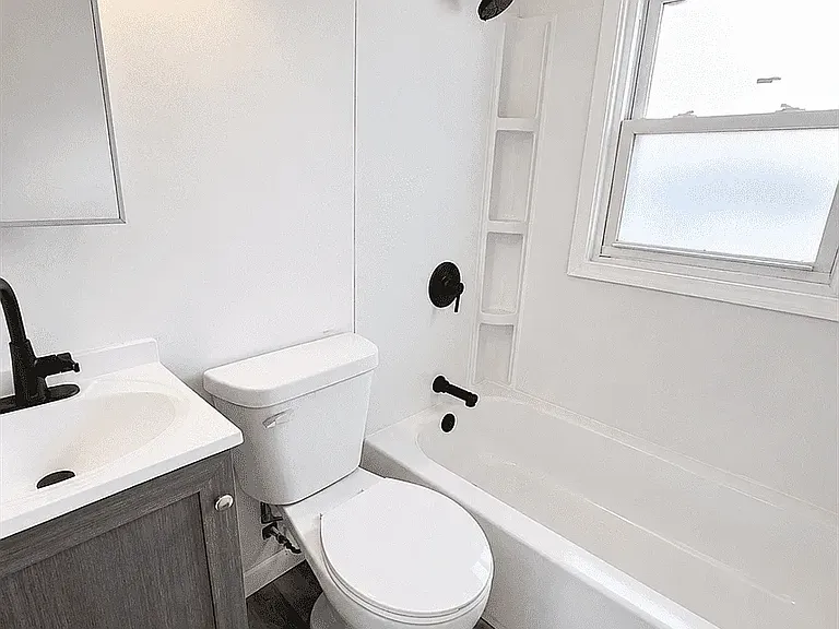 2302 Bender Ave — Photo 4