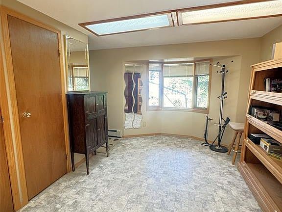 5th image of 308 Francis AVENUE