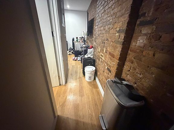 2nd image of 146 Mulberry St APT 11