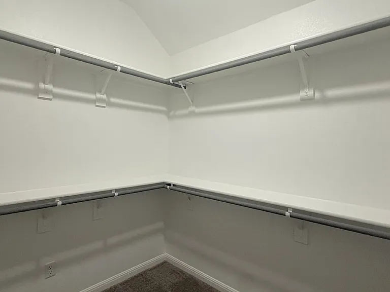 176 Hornet St — Photo 13