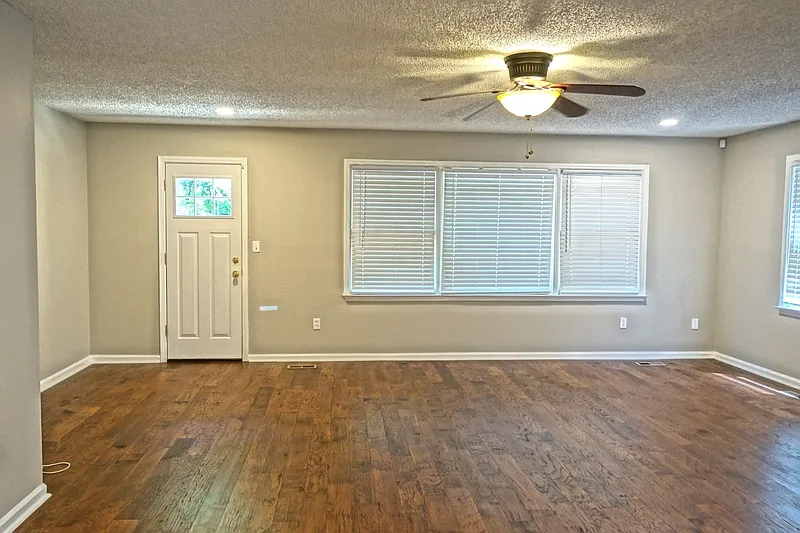 2 bed, 2.5 bath, 1450 sqft, $1,350 — Photo 3