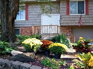 9815 W 96th St, Overland Park, KS 66212