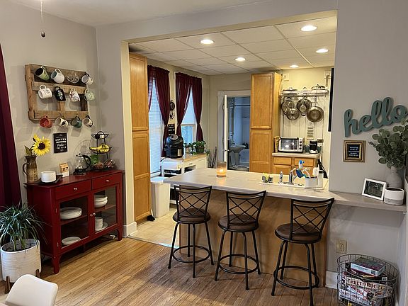 5th image of 1813 E Newton Ave