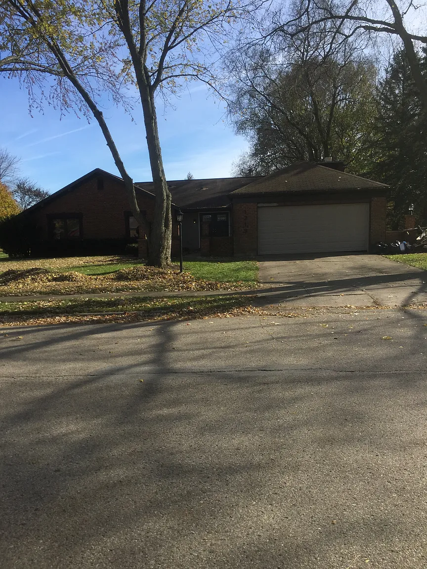 1219 Maplecrest Dr photo 1