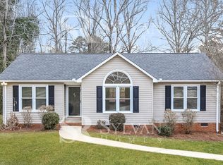 25 Pine Ridge Dr, Greenville, SC 29605