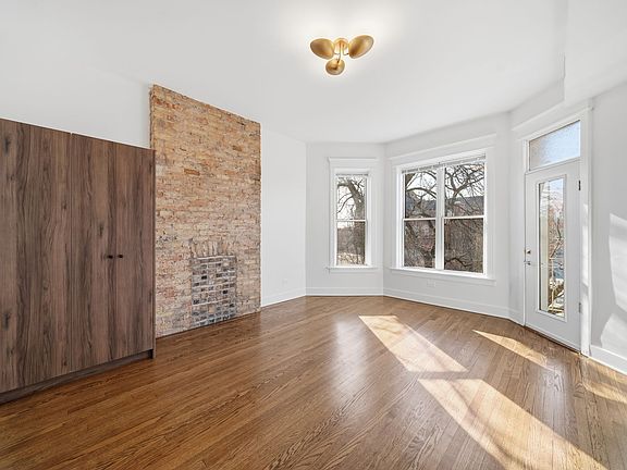 2nd image of 4023 N Greenview Ave APT 1G