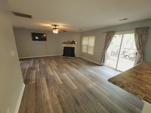 3rd image of 486 Brighton Woods Dr