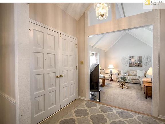 4th image of 10105 Lowell Ave