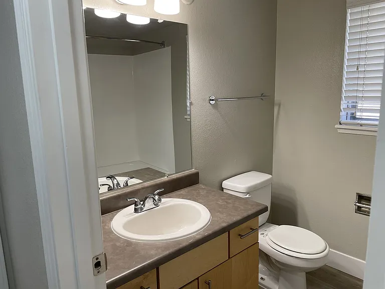 Vesper Apartments — Photo 29