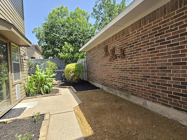 3817 Clover Hill Ln — Photo 18