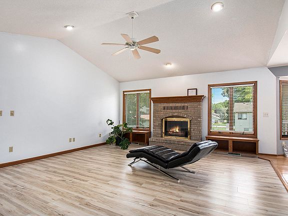 4th image of 4576 Haywood Dr SE