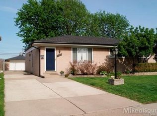 23836 Grove St, Saint Clair Shores, MI 48080