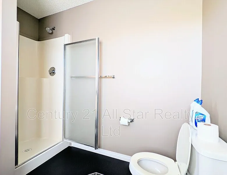 4 bed, 3.0 bath, 2000 sqft, $2,500 — Photo 3