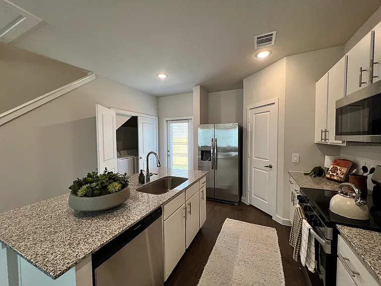 Gaston Dr — Photo 8