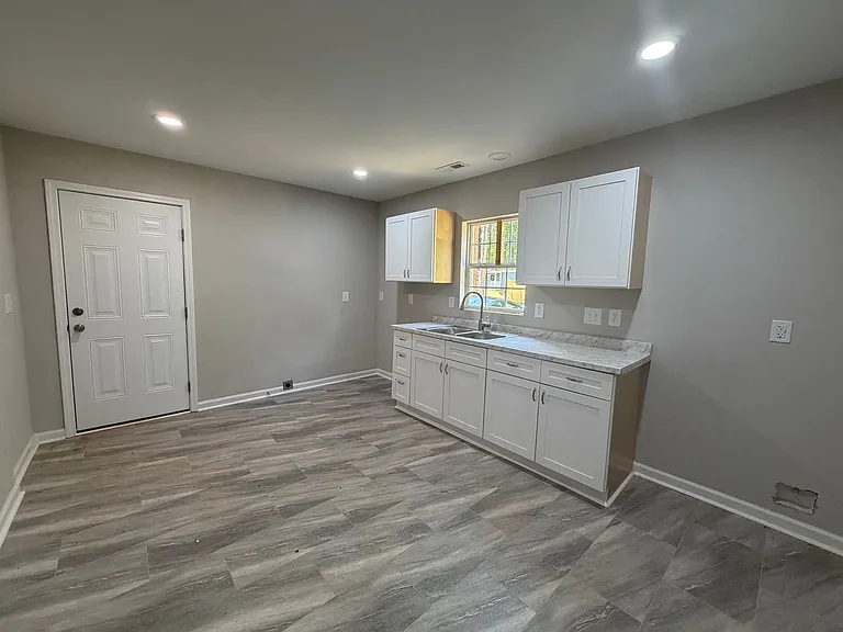 1204 Iva Ave — Photo 3