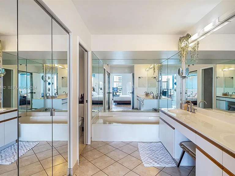3600 Mystic Pointe Dr #1417 — Photo 16