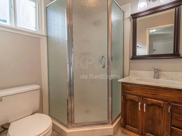 218 E Longview Ave — Photo 12