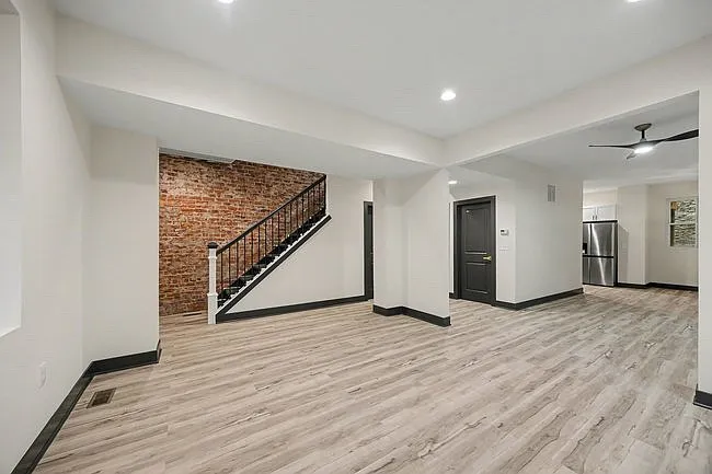 4 bed, 2330 sqft, $2,950 — Photo 4