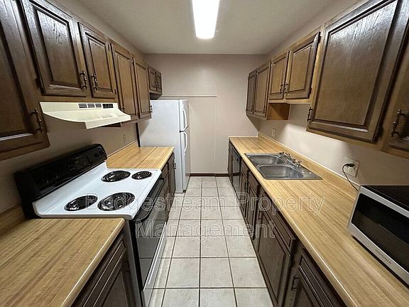5th image of 82 Candlewood Ct
