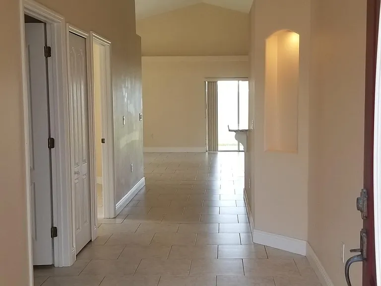 572 Lee Ave — Photo 10
