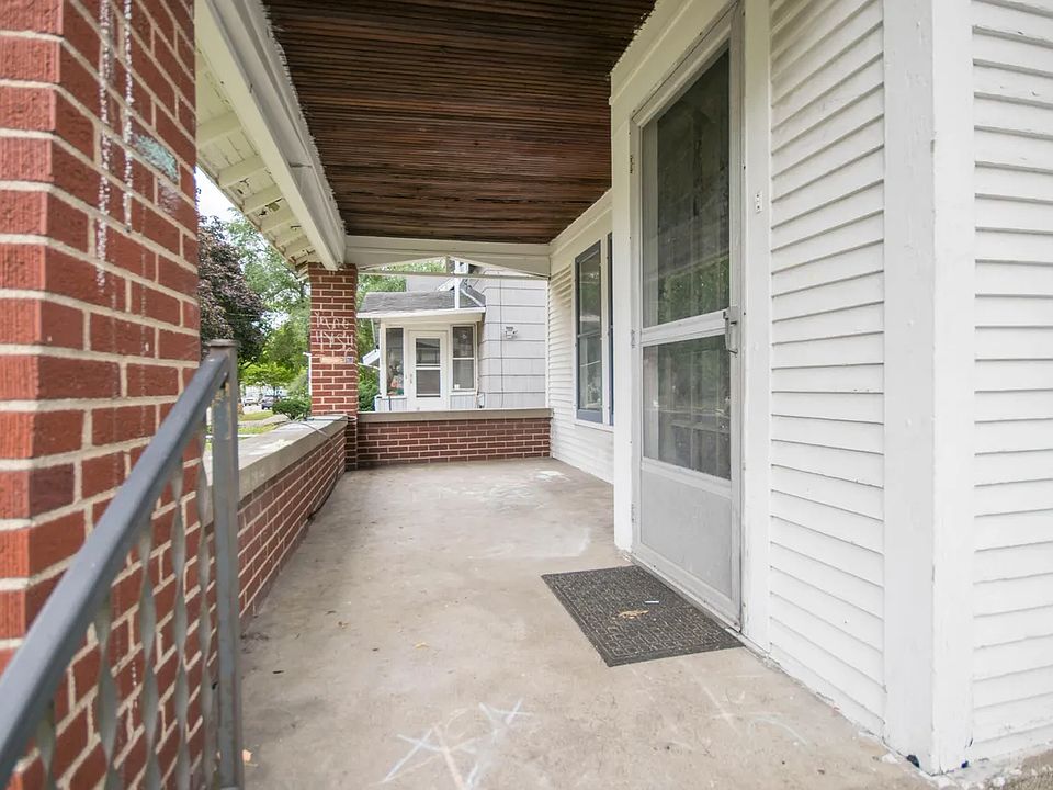 2nd image of 2001 Darwin Ave SW