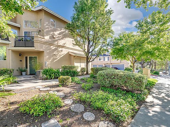 2nd image of 1003 Niguel Ln