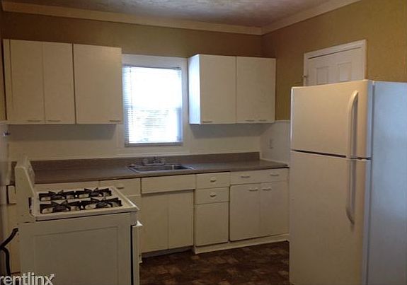 4th image of 42 Caroline Pl NE
