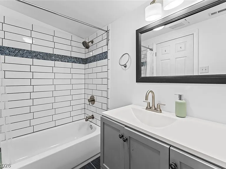 605 L Ave — Photo 17