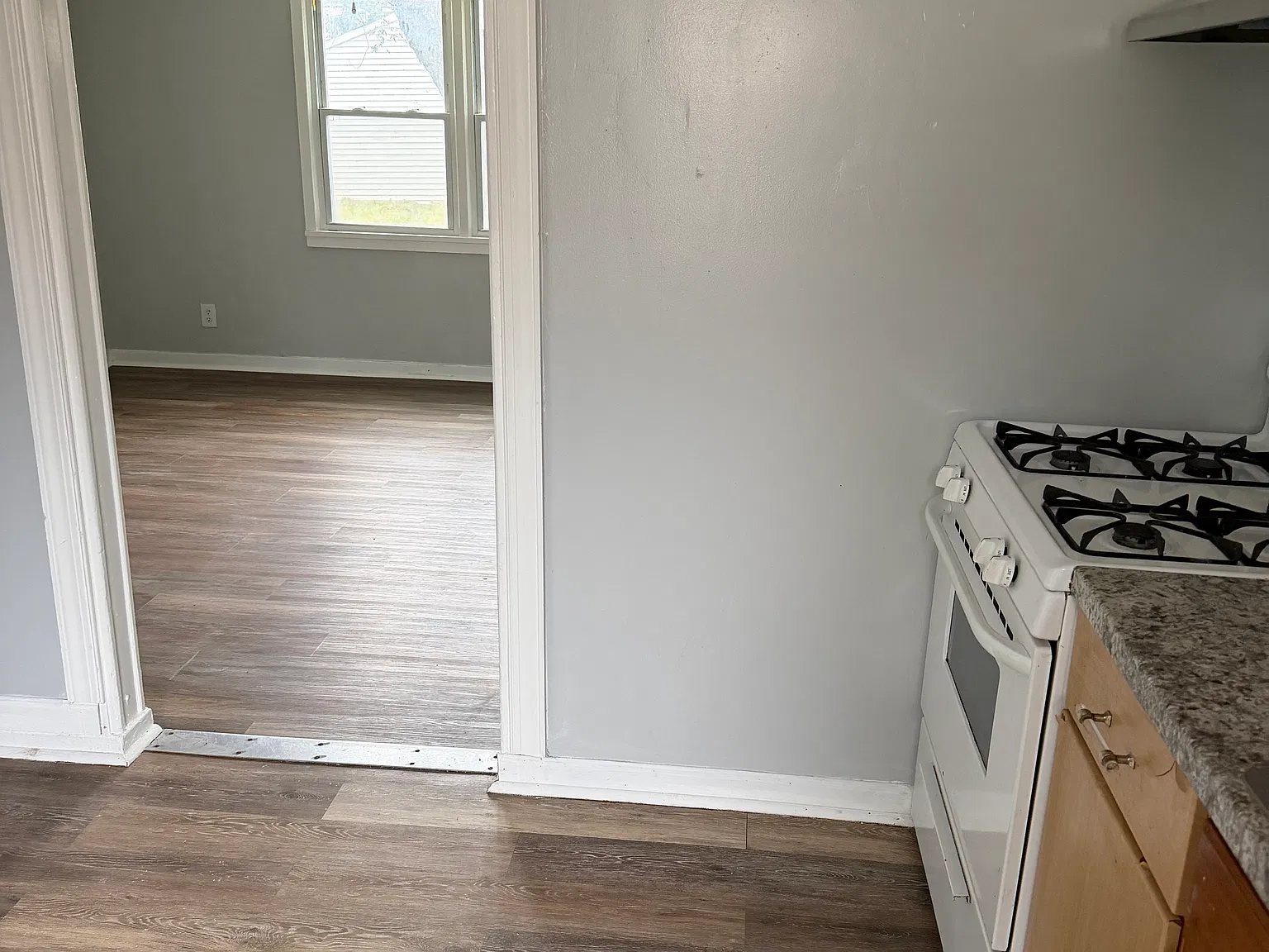 2 bed, 900 sqft, $1,200 — Photo 4