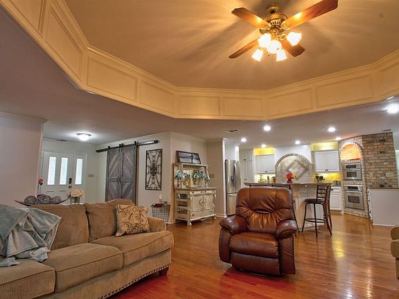 4th image of 13 Lauren Dr
