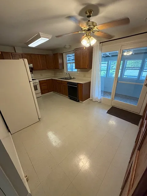 1082 Hancock St Fall River 02721 — Photo 3