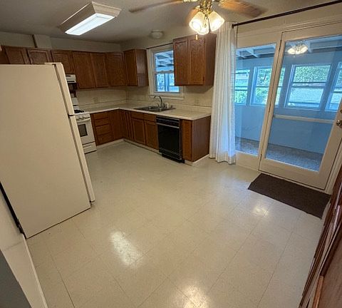 3rd image of 1082 Hancock St #2