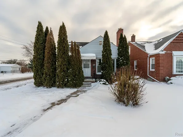 15162 Sprenger Ave, Eastpointe, MI 48021