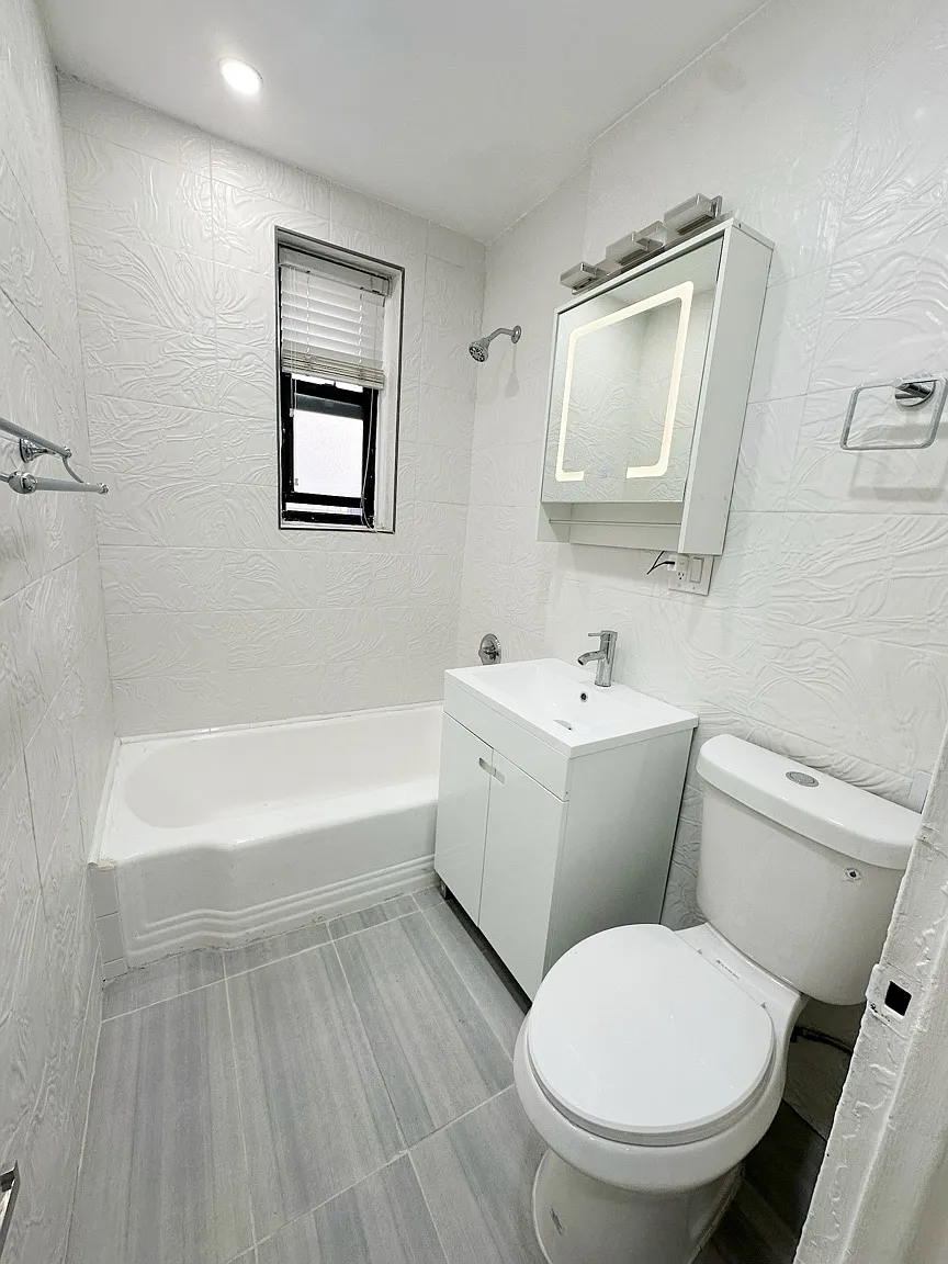 150 West End Ave — Photo 3