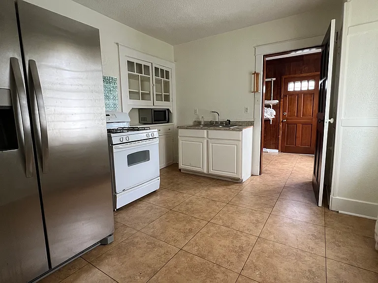 409 Franklin Ave #409 — Photo 8