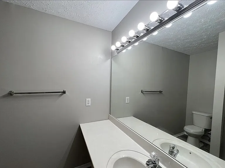 1013 Ashley Michelle Ct — Photo 15