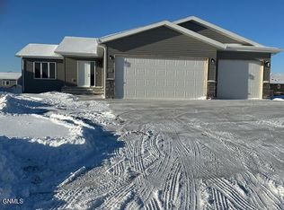 3358 Tyndale Dr, Bismarck, ND 58503
