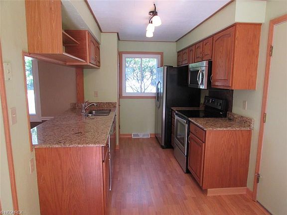 5th image of 20729 Pineview Cir