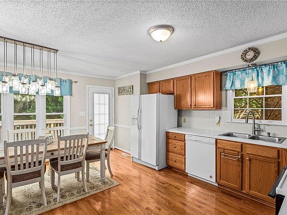 4th image of 730 Cook Rd