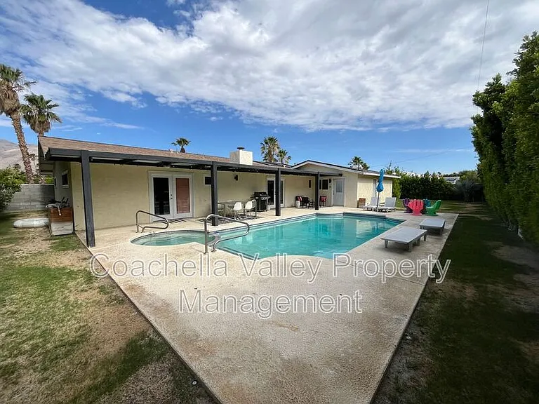 2960 N Cypress Rd — Photo 5