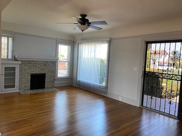 2 bed, 884 sqft, $3,850 — Photo 3