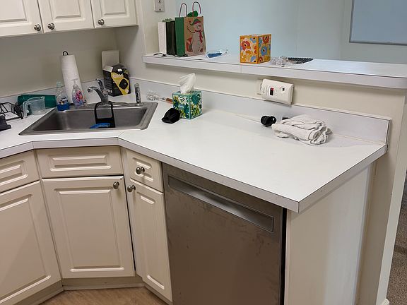 3rd image of 2102 Highcourt Ln APT 202