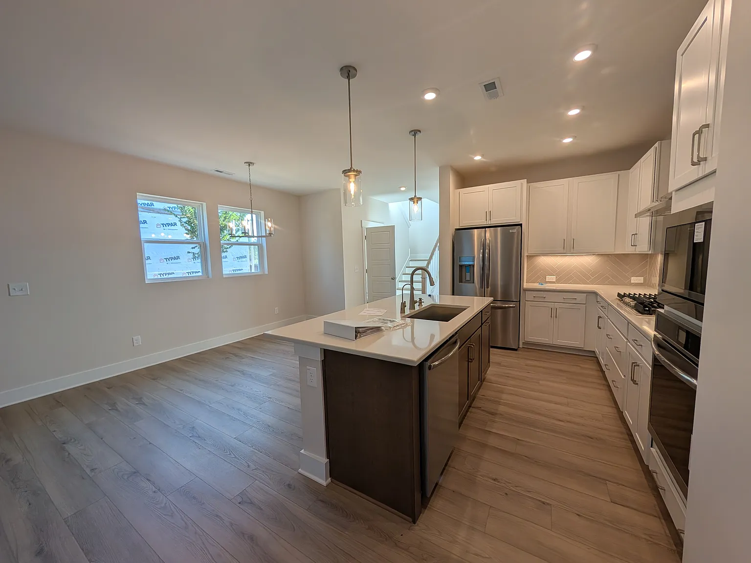 4 bed, 3.5 bath, 2294 sqft, $2,649 — Photo 4