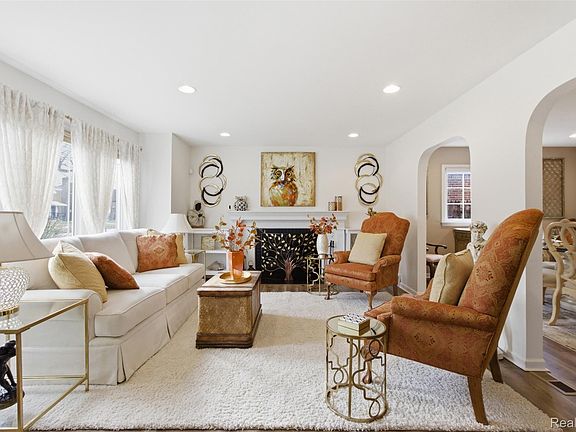 4th image of 16855 Strathmoor St