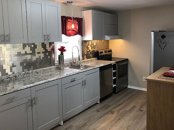 4th image of 10066 Haleys Hollow Ct