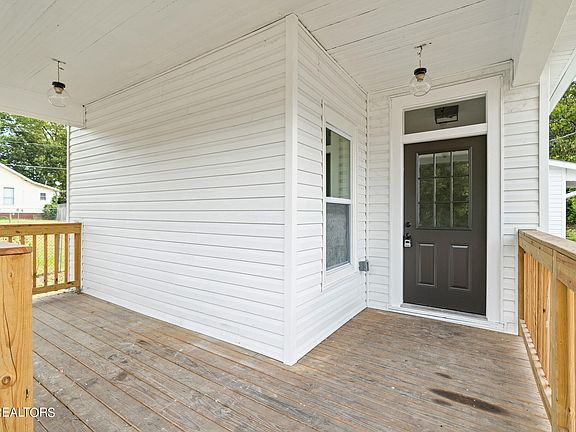 4th image of 2206 Keith Ave