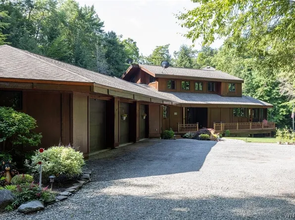 9681 Heath Rd, Colden, NY 14033