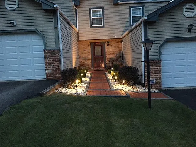 3 bed, 3.5 bath, 1800 sqft, $2,425 — Photo 3