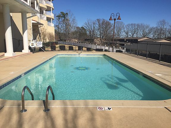 3rd image of 130 Grand Isle Dr APT 1E